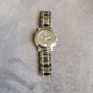 Fendi 40 mm with box women’s watch in perfect condition